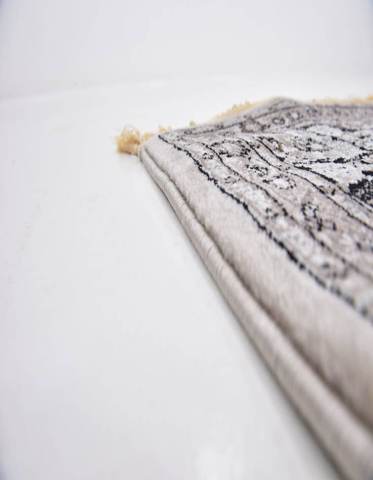 Detail image of 6' 7 x 9' 10 Tabriz Design Rug