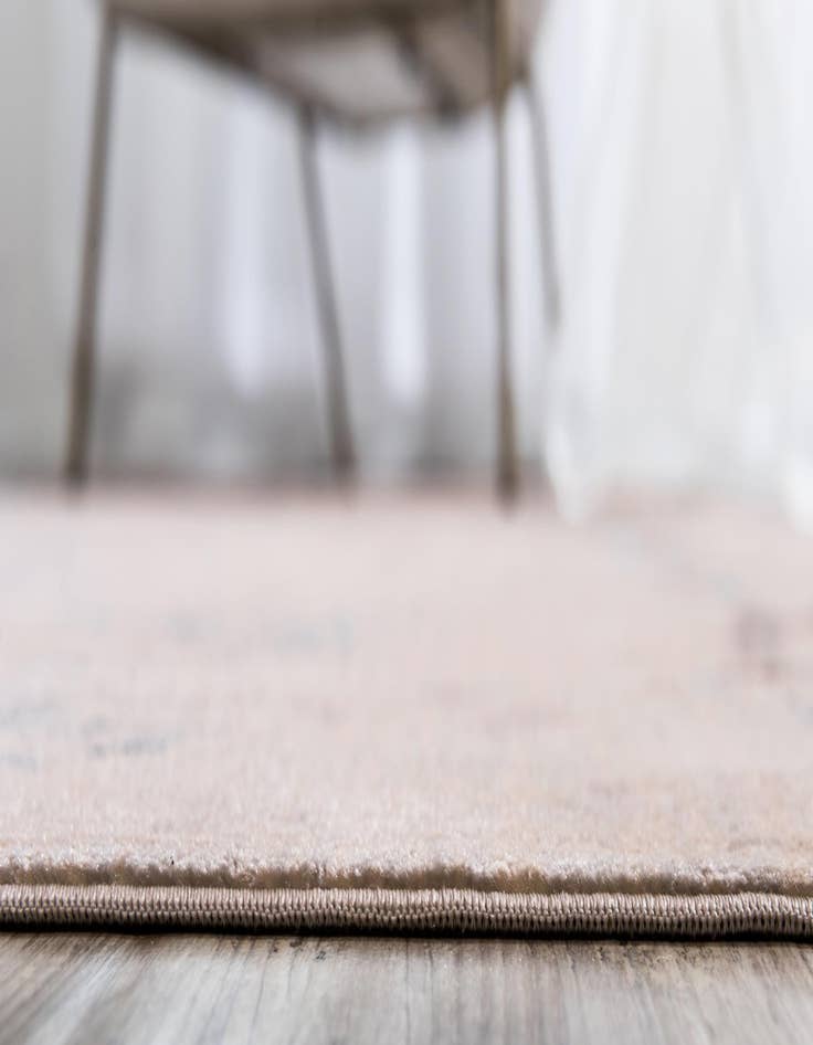 Detail image of 5' x 8' Victoria Rug