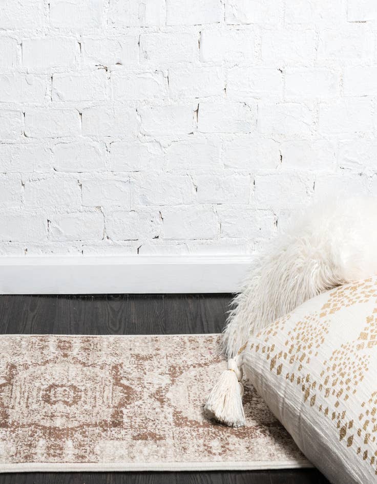 Detail image of 2' x 6' Istanbul Runner Rug