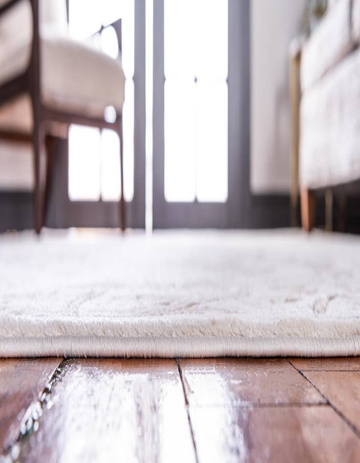 Detail image of 4' x 4' Himalaya Square Rug