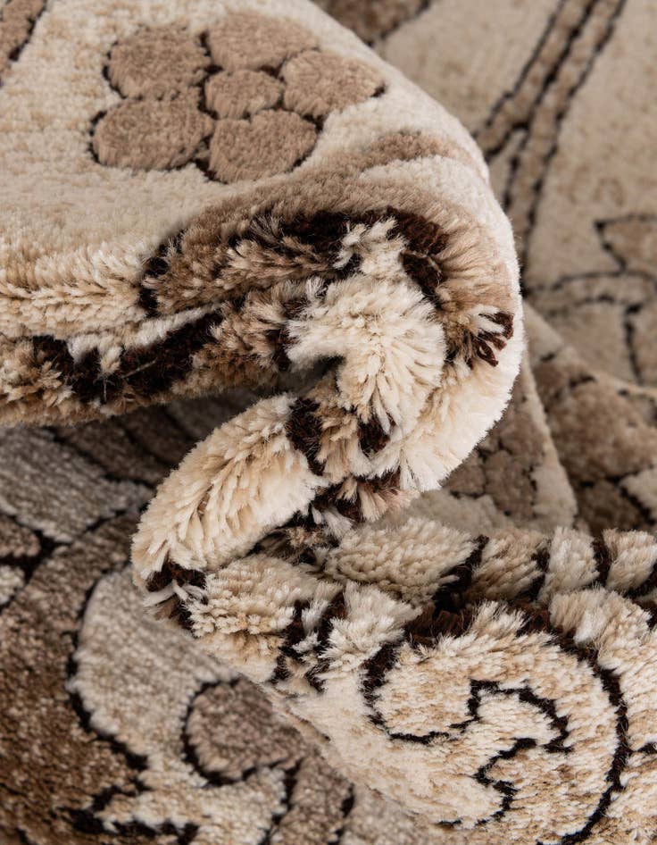 Detail image of 6' x 6' Himalaya Square Rug