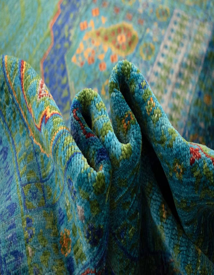 Detail image of 6' 11 x 9' 10 Amina Wool Rug