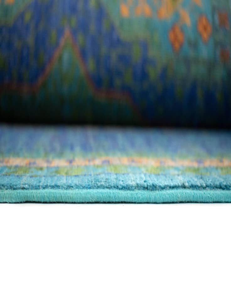 Detail image of 6' 11 x 9' 10 Amina Wool Rug