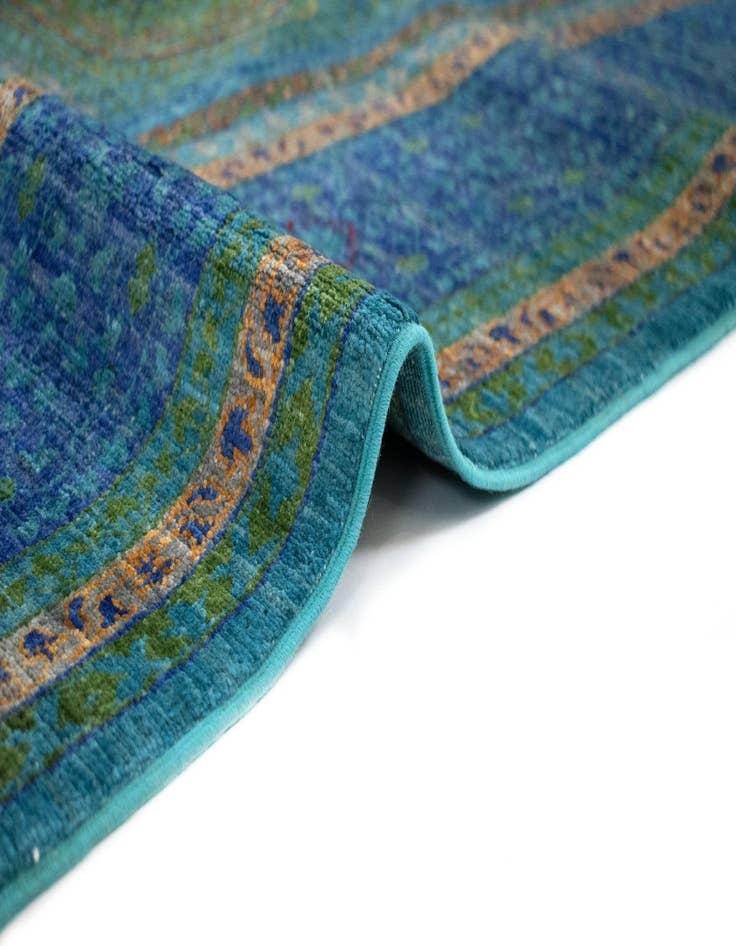 Detail image of 6' 11 x 9' 10 Amina Wool Rug