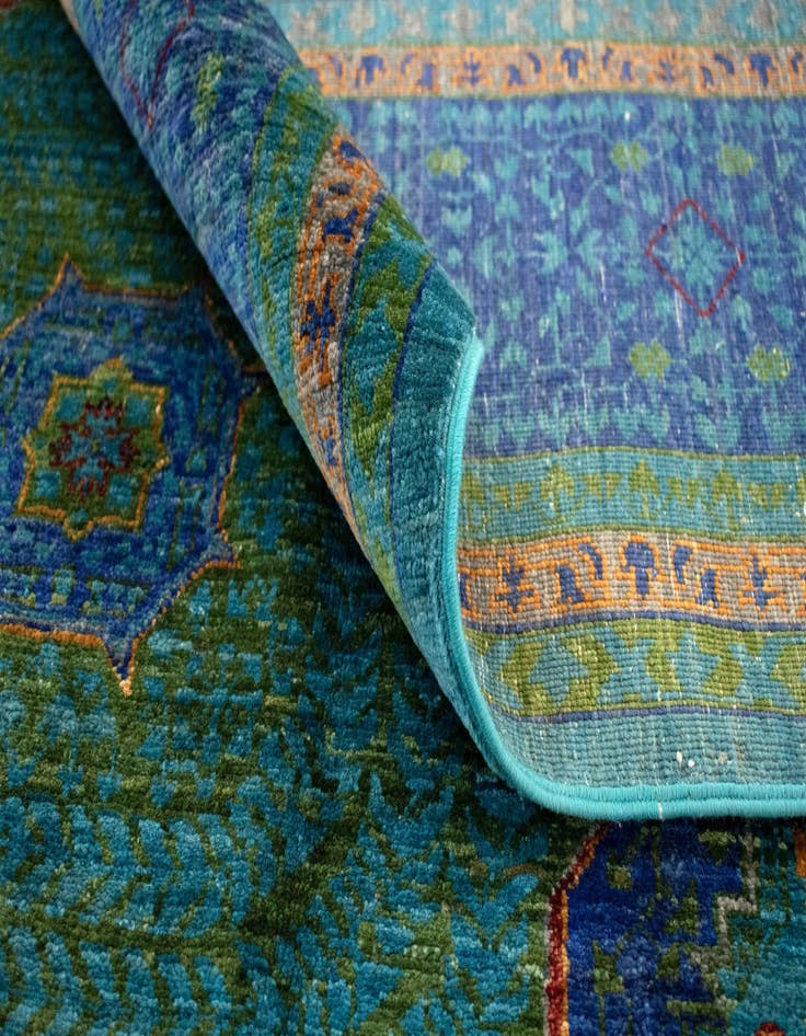 Detail image of 6' 11 x 9' 10 Amina Wool Rug