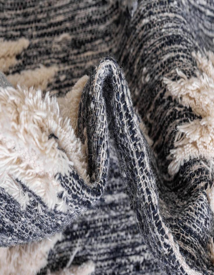 Detail image of 3' 3 x 5' 1  Hand Woven Arizona Wool Rug