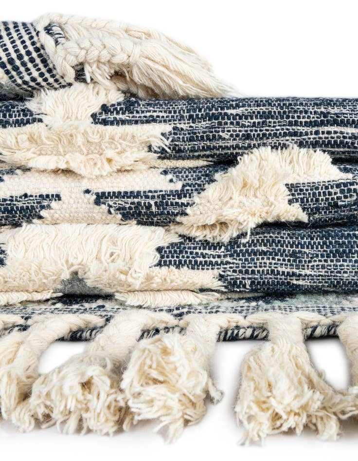 Detail image of 2' x 3' 1  Hand Woven Arizona Wool Rug