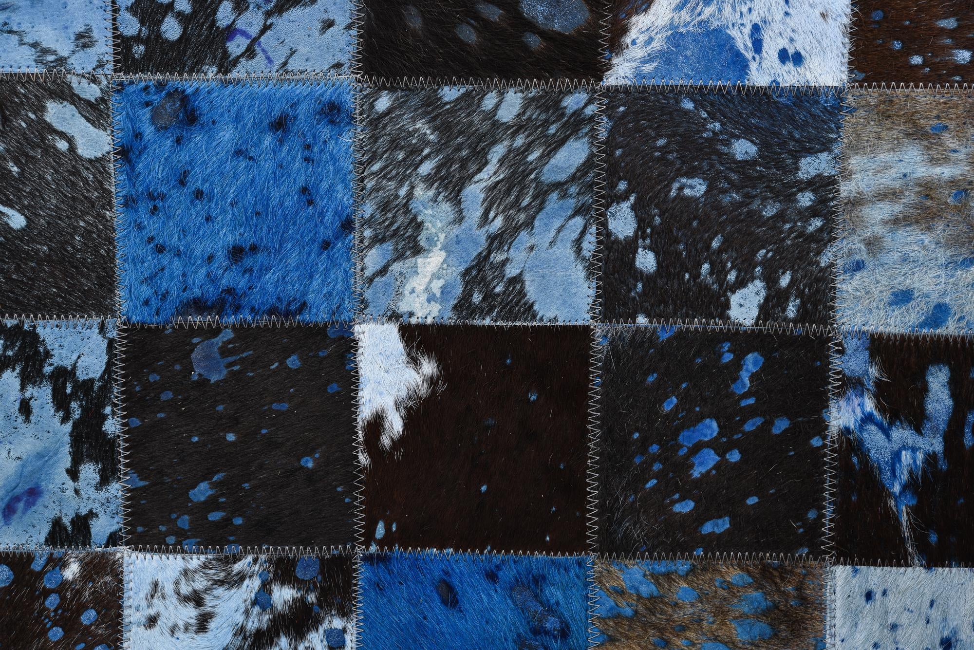 4' 7 x 6' 7 Cowhide Rug