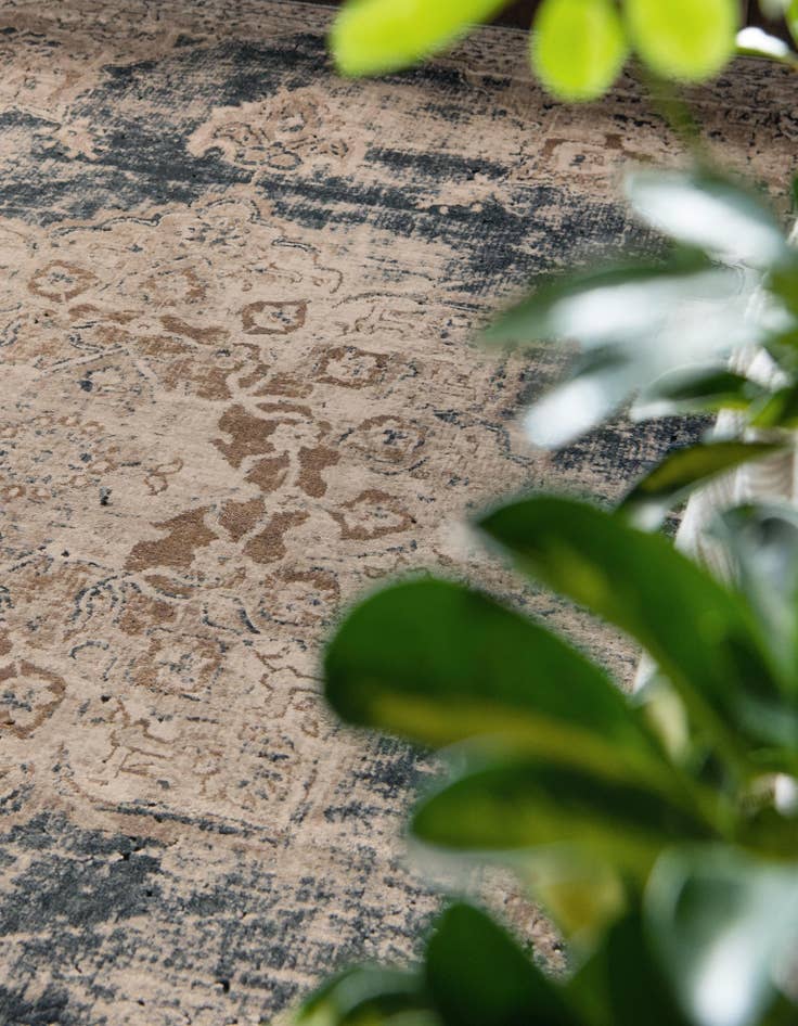 Detail image of 7' 10 x 10' Eliza Rug