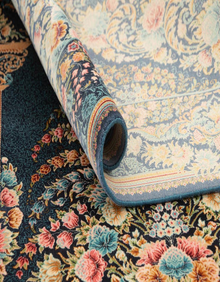 Detail image of 3' 2 x 4' 9 Ghom Design Rug
