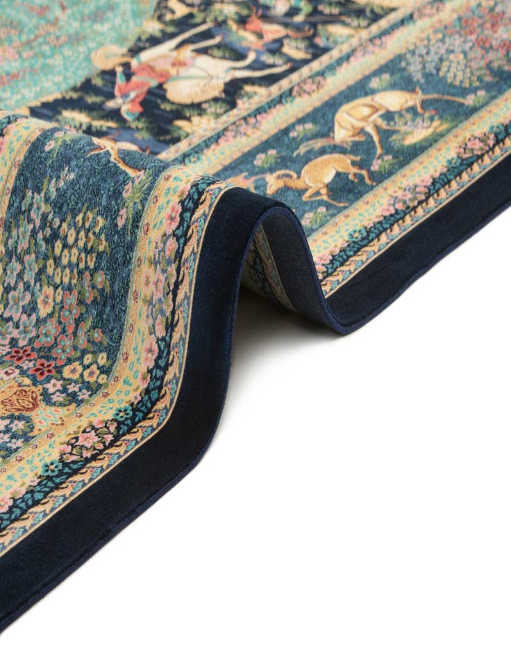 Detail image of 6' 6 x 9' 7 Ghom Design Rug