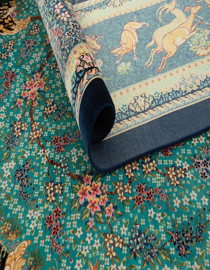 Detail image of 6' 6 x 9' 7 Ghom Design Rug