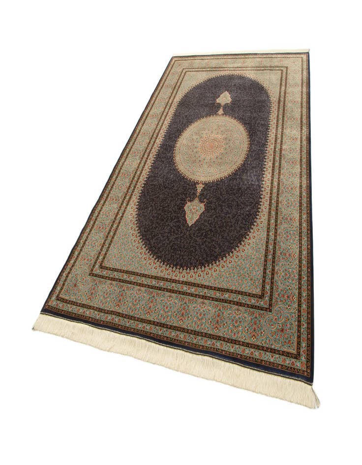 Detail image of 6' 6 x 9' 9 Ghom Design Rug