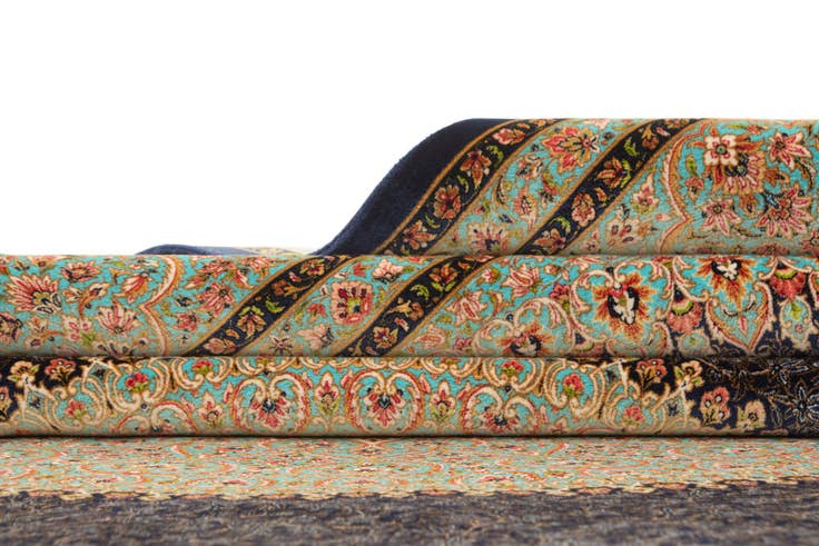 Detail image of 6' 6 x 9' 9 Ghom Design Rug