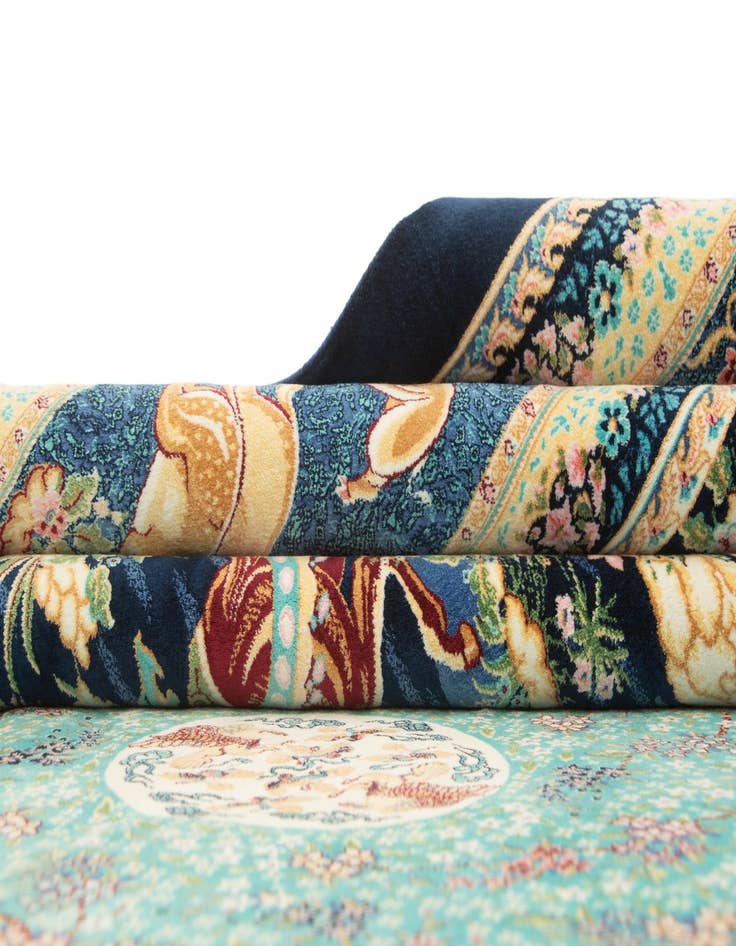 Detail image of 6' 6 x 9' 8 Ghom Design Rug