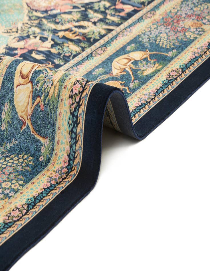 Detail image of 6' 6 x 9' 8 Ghom Design Rug
