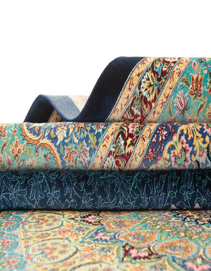 Detail image of 6' 6 x 9' 6 Ghom Design Rug