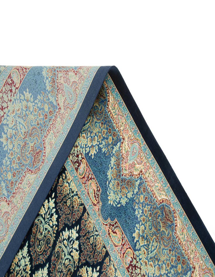 Detail image of 6' 6 x 9' 9 Ghom Design Rug