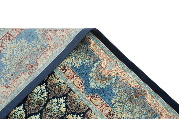 Detail image of 6' 6 x 9' 9 Ghom Design Rug