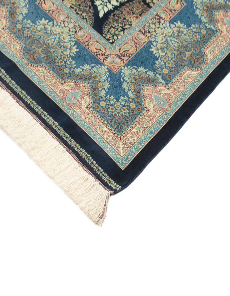 Detail image of 6' 6 x 9' 9 Ghom Design Rug