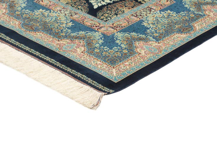 Detail image of 6' 6 x 9' 9 Ghom Design Rug