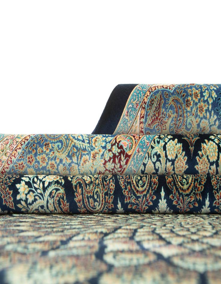 Detail image of 6' 6 x 9' 9 Ghom Design Rug
