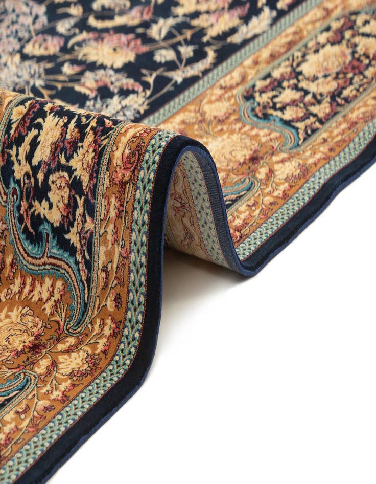 Detail image of 6' 6 x 9' 7 Ghom Design Rug