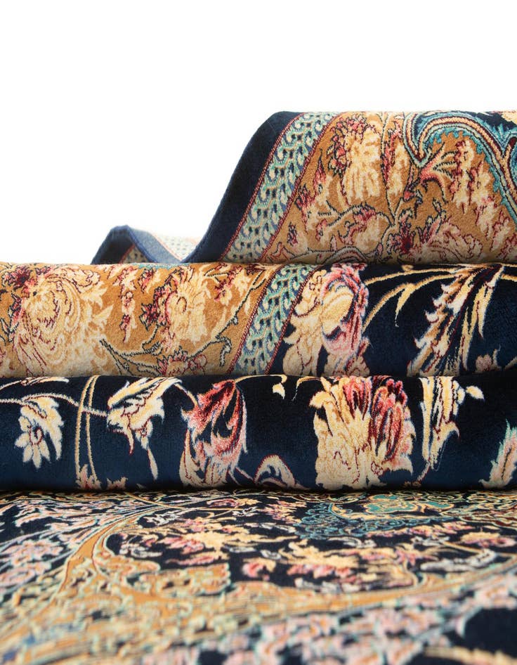 Detail image of 6' 6 x 9' 7 Ghom Design Rug