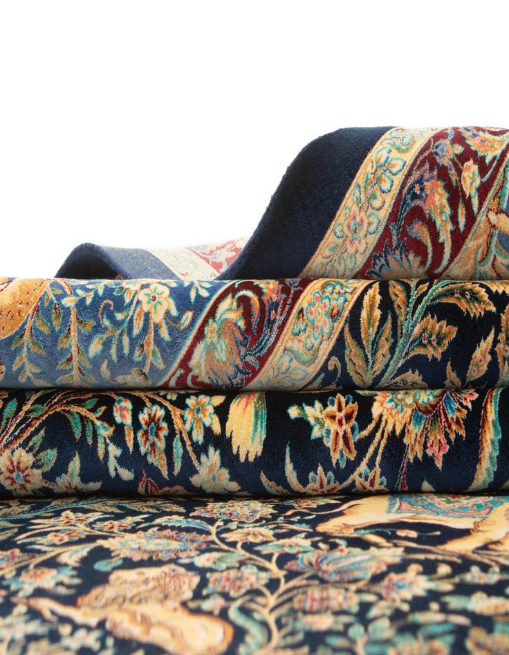 Detail image of 6' 6 x 9' 6 Ghom Design Rug