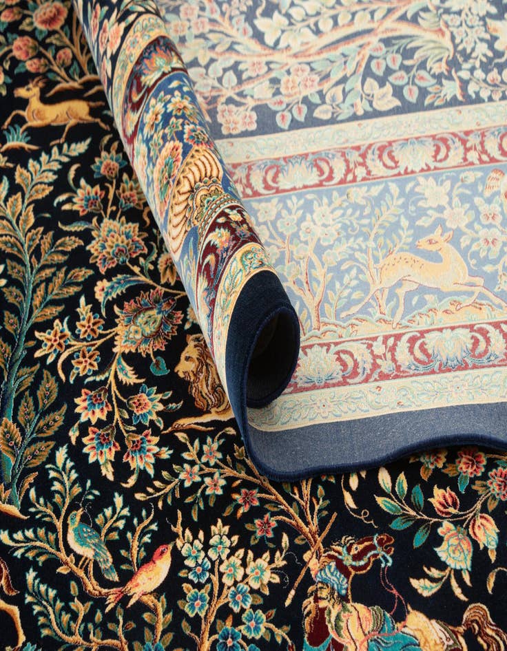 Detail image of 6' 6 x 9' 6 Ghom Design Rug