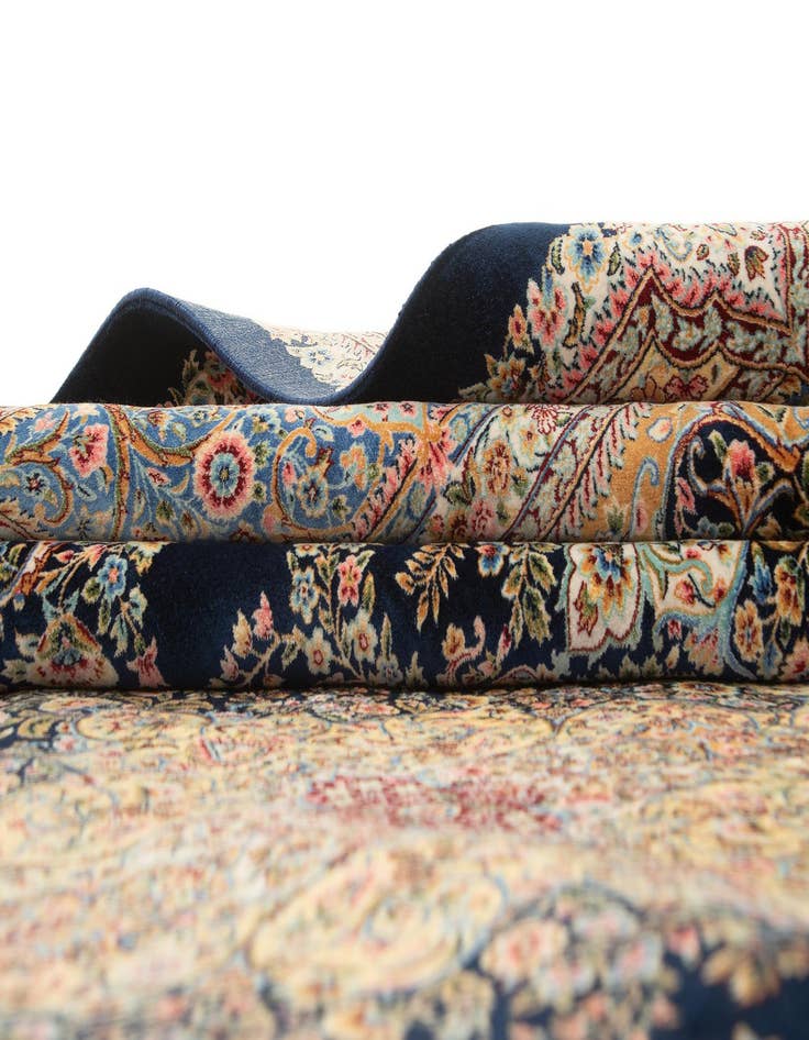 Detail image of 6' 6 x 9' 7 Ghom Design Rug