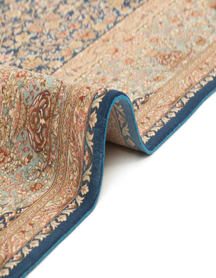 Detail image of 6' 5 x 9' 7 Ghom Design Rug