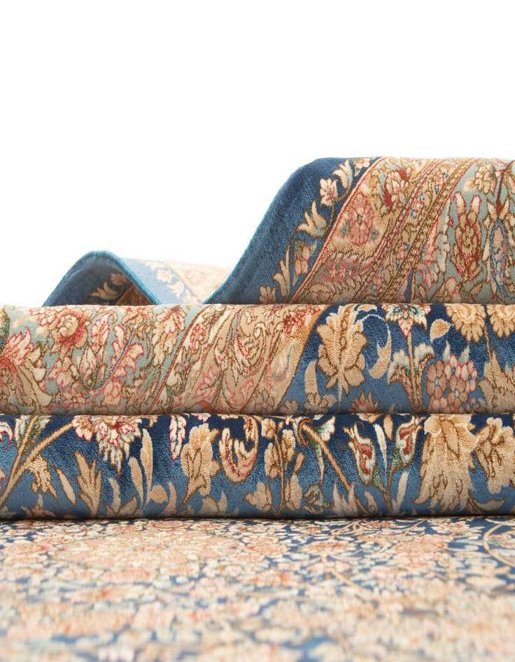Detail image of 6' 5 x 9' 7 Ghom Design Rug