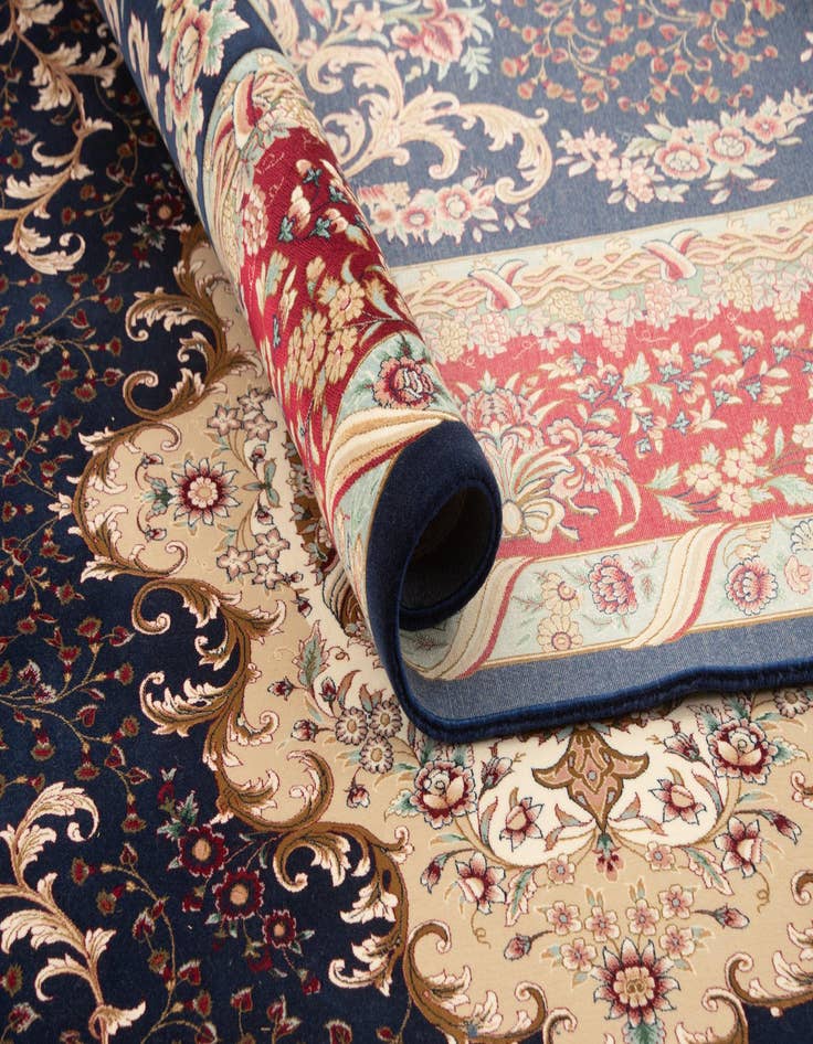 Detail image of 6' 6 x 9' 7 Ghom Design Rug