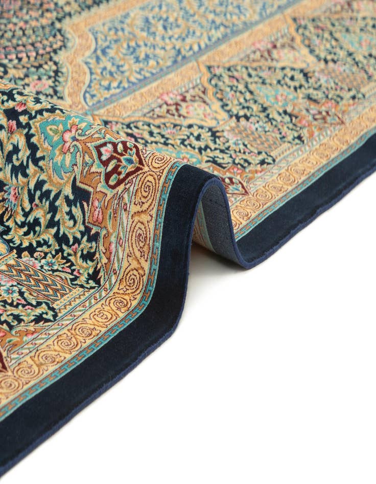 Detail image of 6' 6 x 9' 6 Ghom Design Rug