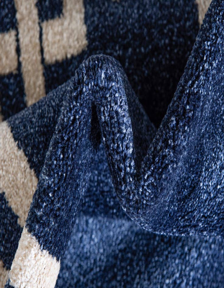 Detail image of 5' 3 x 8' Greek Key Rug