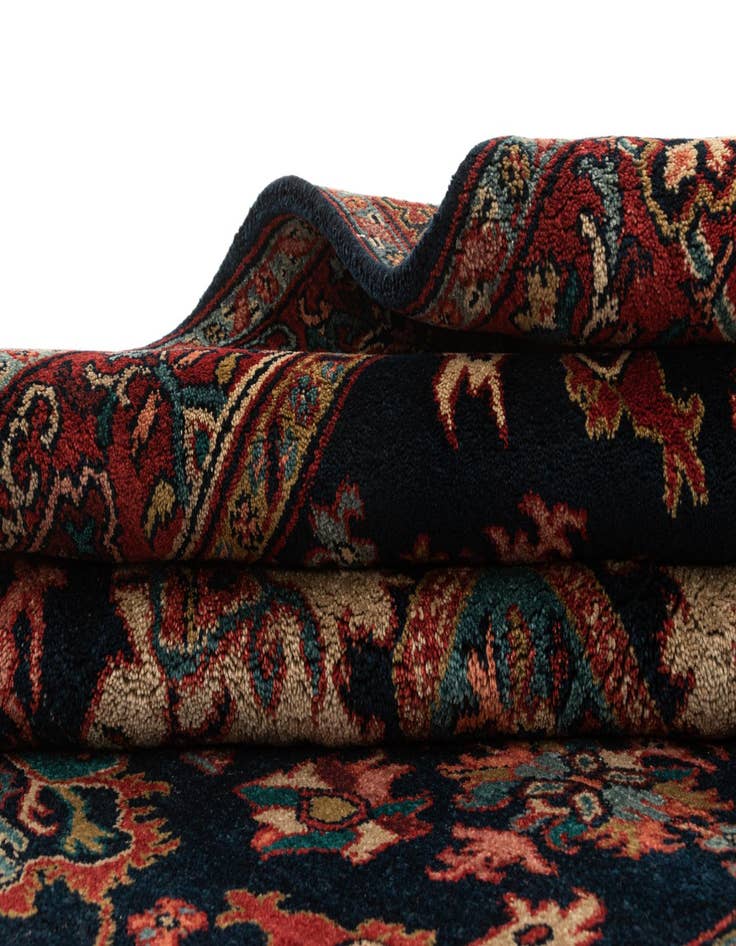 Detail image of 5' 7 x 8' 1 Heriz Rug