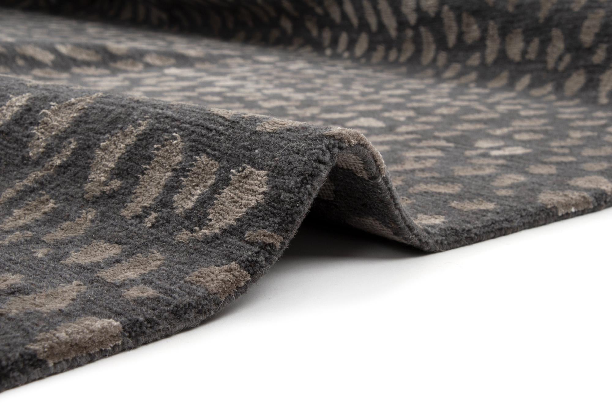 8' 7 x 12' Himalaya Rug