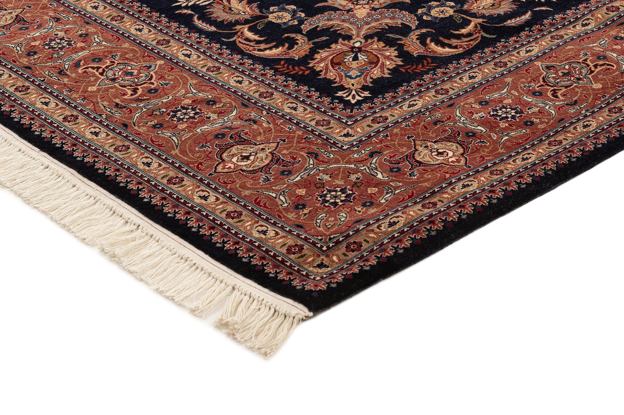 4' 5 x 6' Isfahan Rug