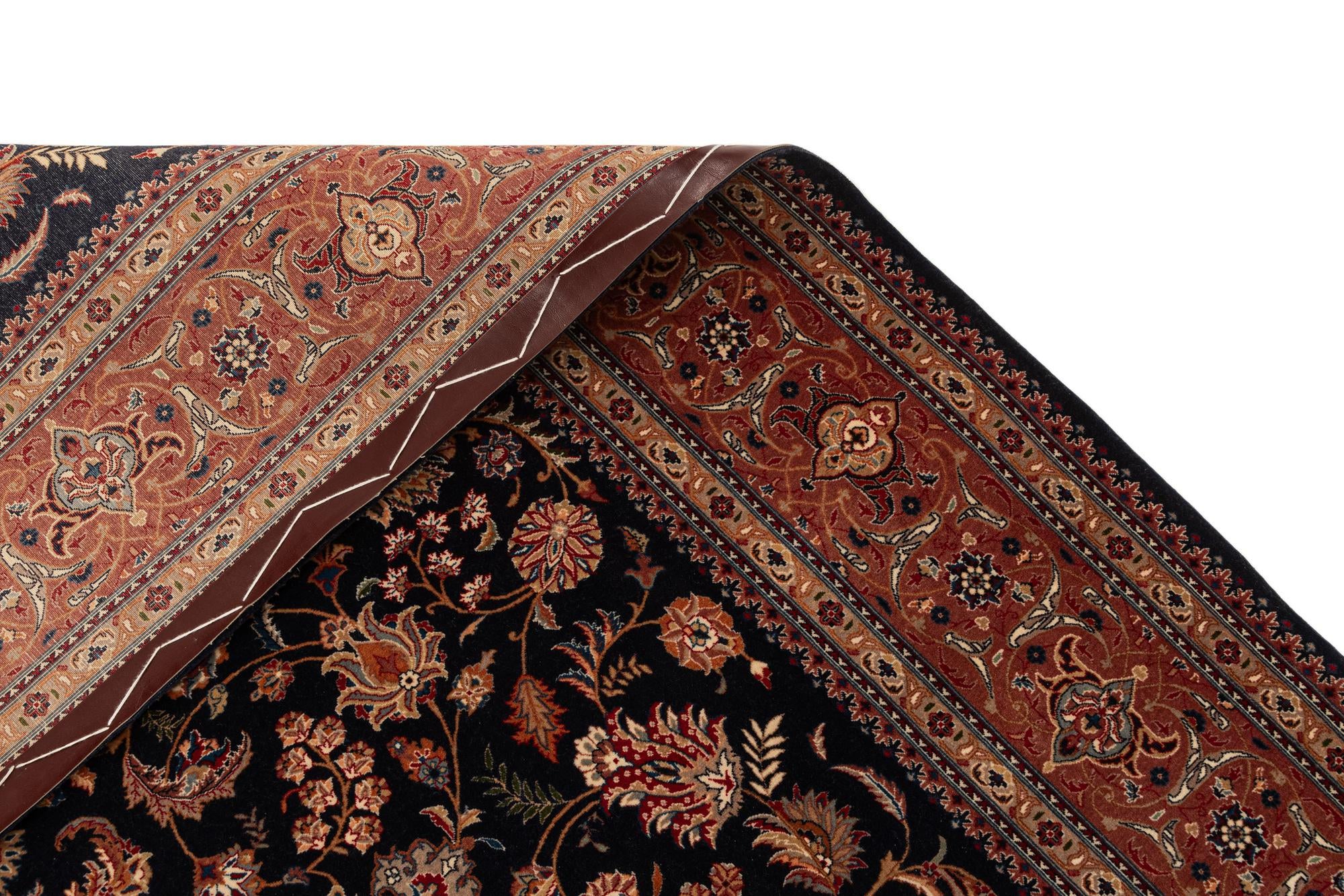 4' 5 x 6' Isfahan Rug