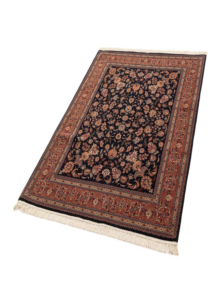 Detail image of 4' 5 x 6' Isfahan Rug