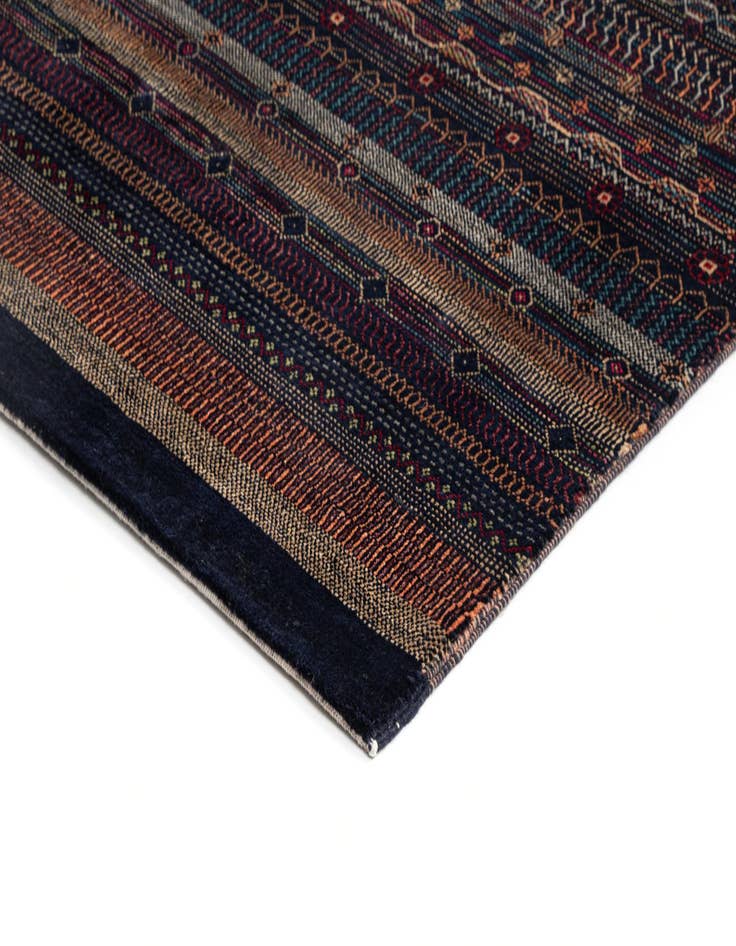 Detail image of 6' 6 x 9' 11 Juma Wool Rug
