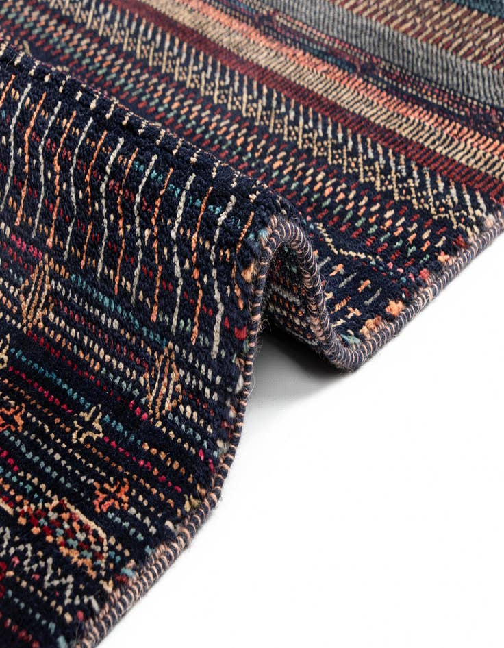 Detail image of 6' 6 x 9' 11 Juma Wool Rug