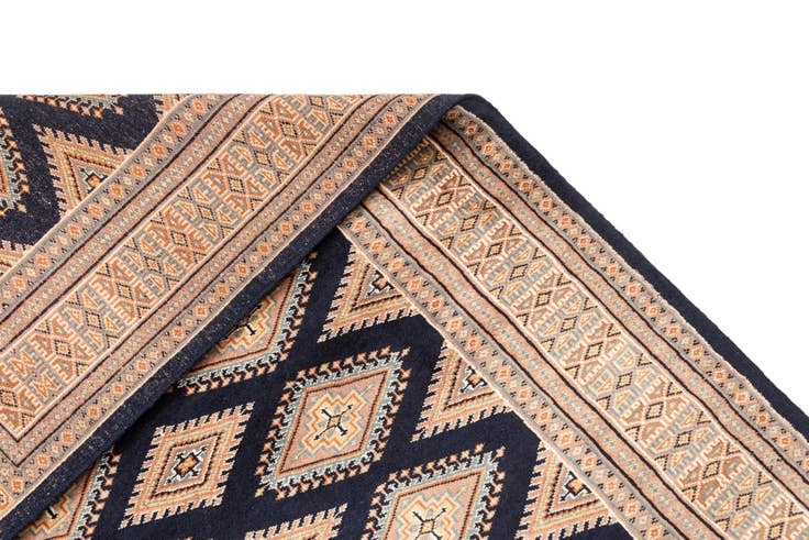 Detail image of 4' 8 x 6' 9 Karachi Royal Rug