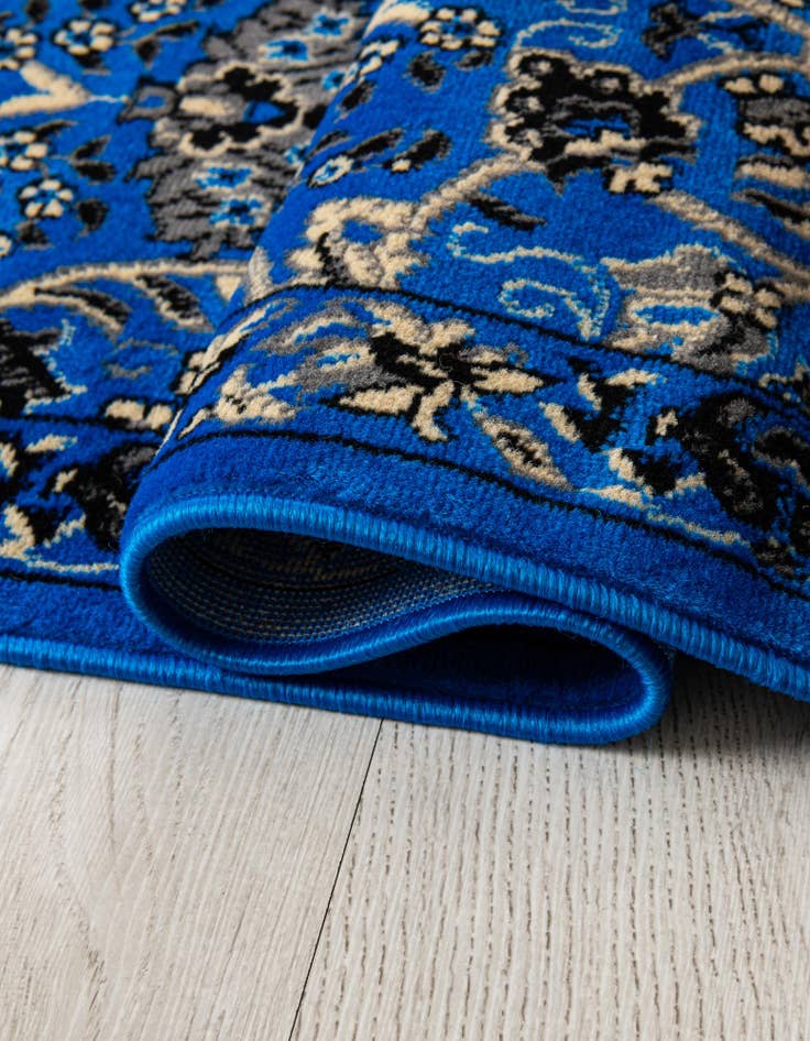 Detail image of 5' 3 x 7' Kashan Design Rug