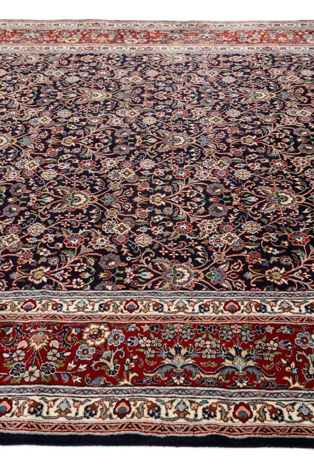 Detail image of 6' 6 x 9' 7 Hand Knotted Mood Wool Rug