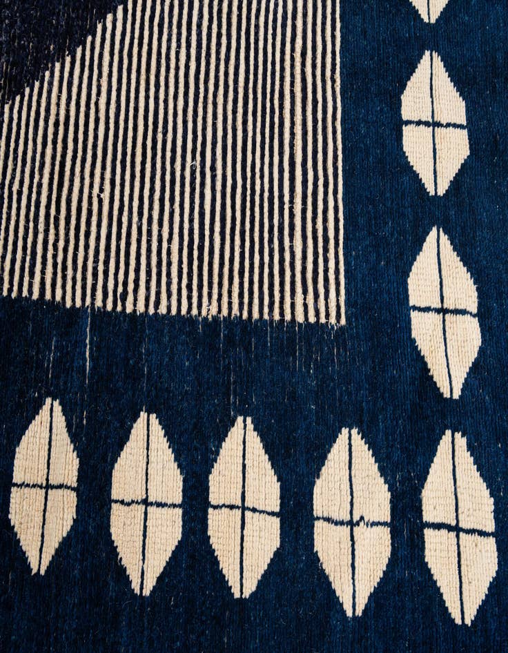 Detail image of 10' 5 x 14' 4 Hand Knotted Moroccan Wool Rug