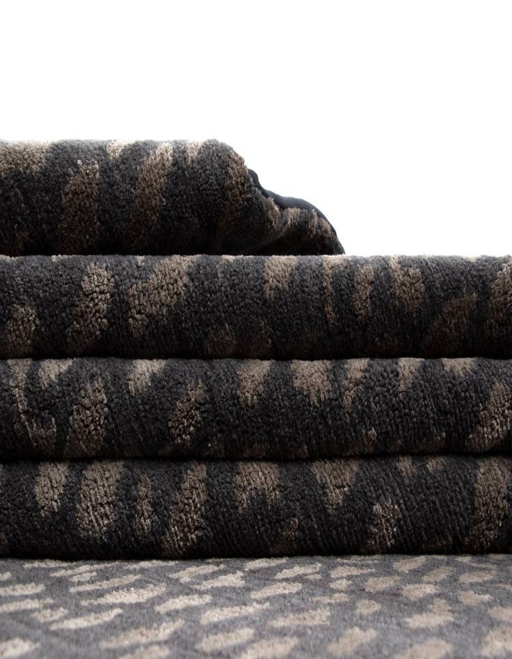 Detail image of 8' 7 x 12' Nepal Rug