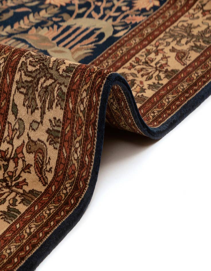 Detail image of 8' 1 x 10' 2 Peking Rug