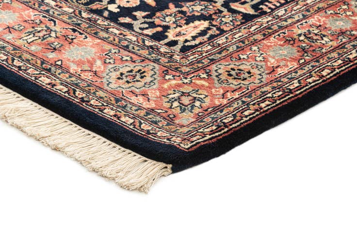 Detail image of 4' 8 x 6' 10 Sarouk Rug